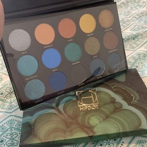 Hipdot eyeshadow pallet
